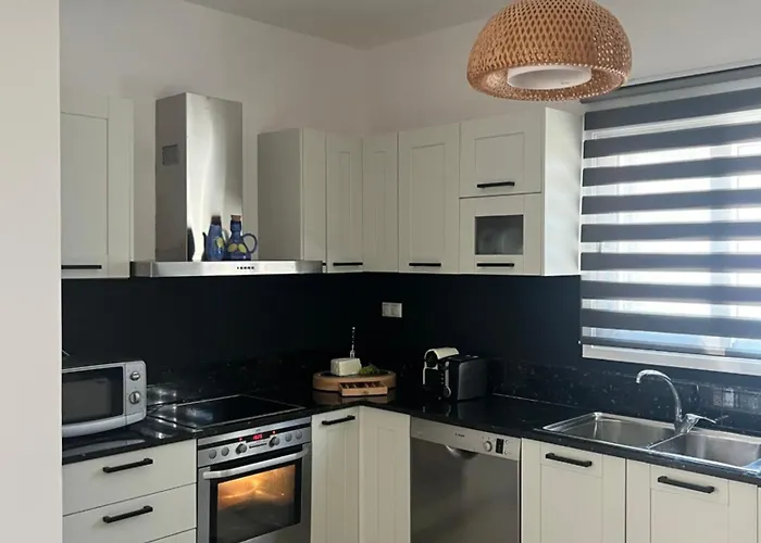Villa Golden Olive Lurdáta
